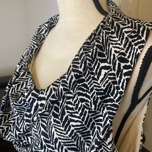 Black/White Print Sleeveless Top